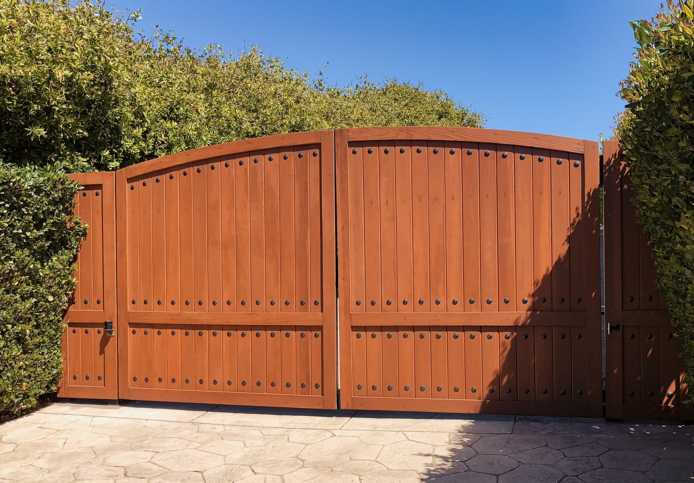 CUSTOM GATES - fencing service in Santa Clarita